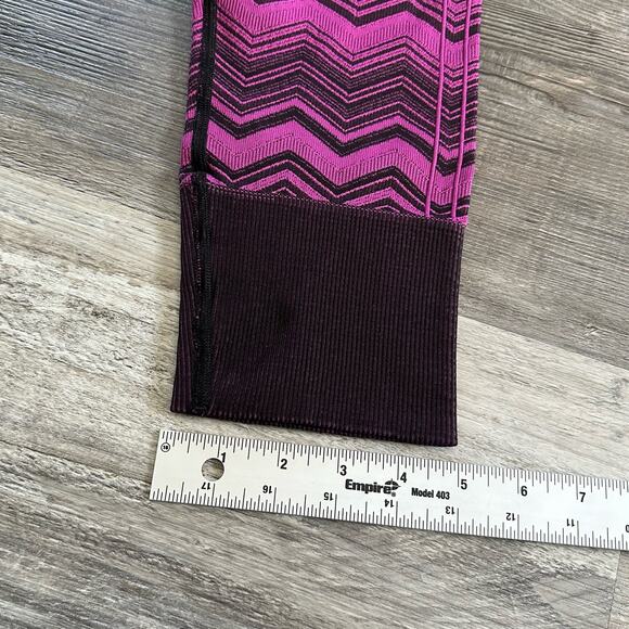 Lululemon Black Purple Chevron Print Women's Athletic Capri Leggings Size‎ 6 - Picture 7 of 8